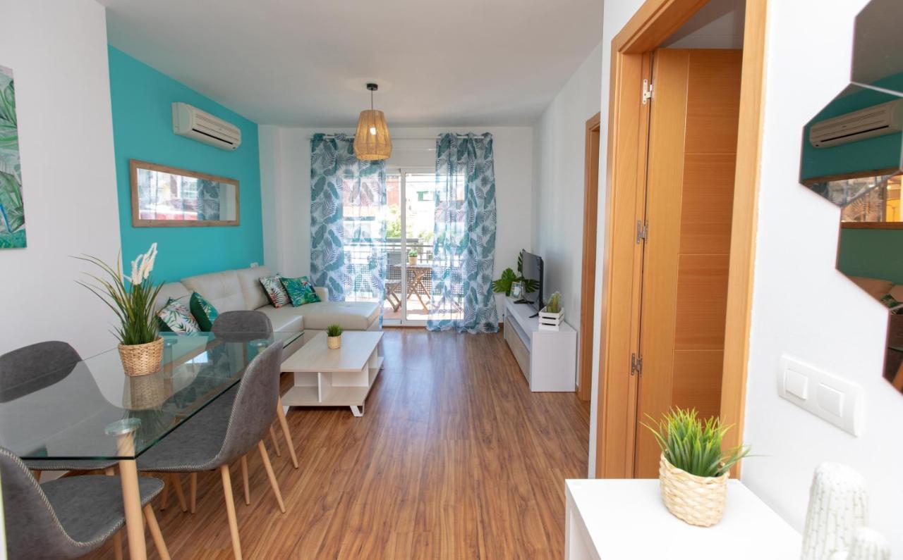 Holidays By The Sea Apartments Малага Екстериор снимка
