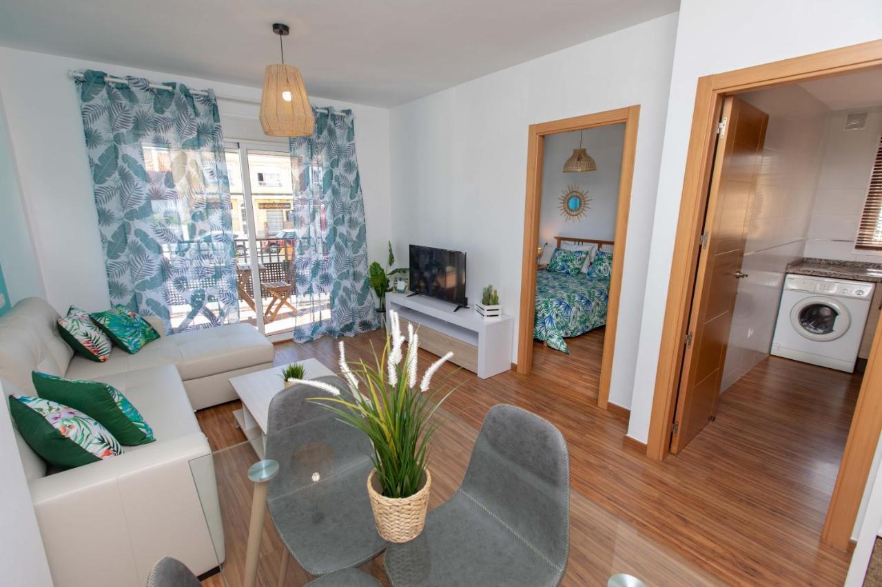 Holidays By The Sea Apartments Малага Екстериор снимка