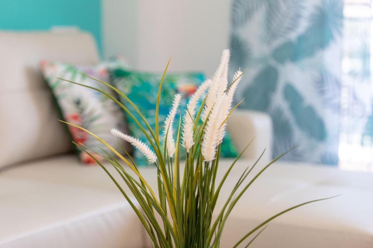 Holidays By The Sea Apartments Малага Екстериор снимка