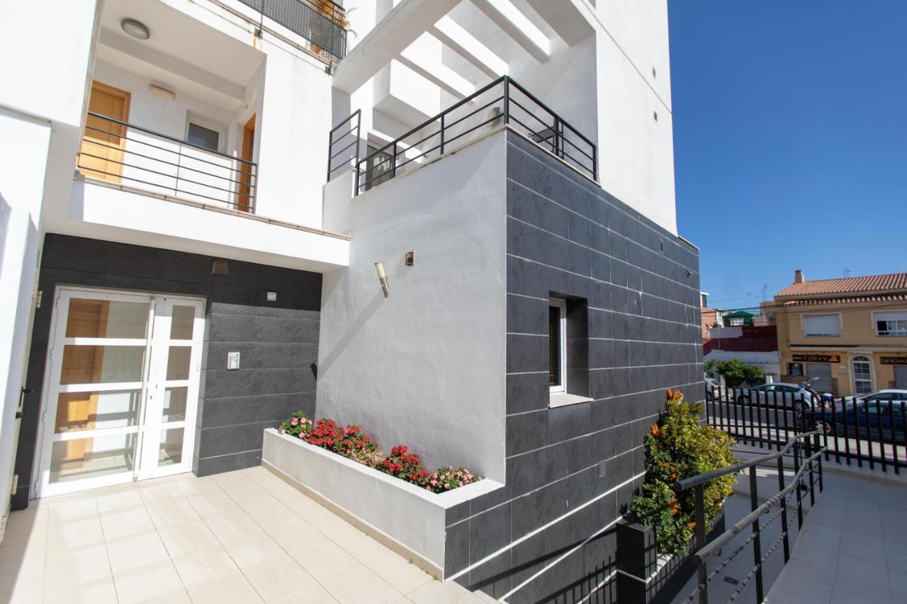 Holidays By The Sea Apartments Малага Екстериор снимка