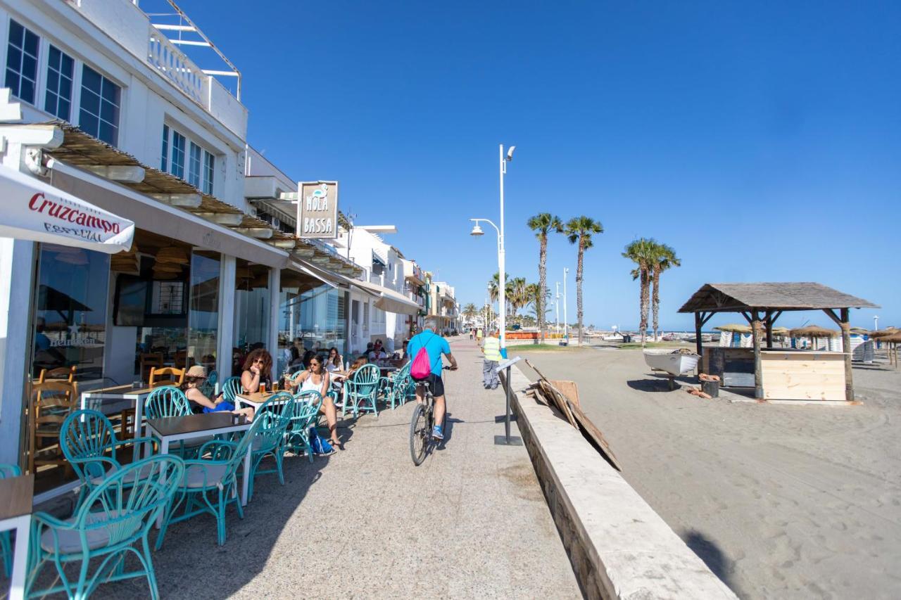 Holidays By The Sea Apartments Малага Екстериор снимка